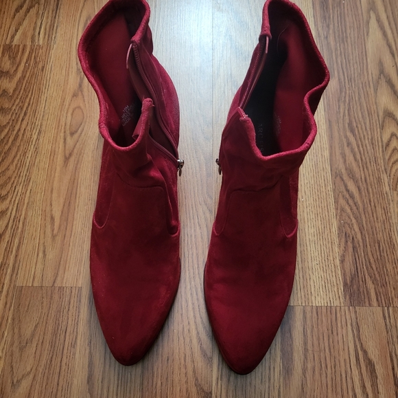 Mid Heel Suede Pointy Red Booties - Picture 3 of 12